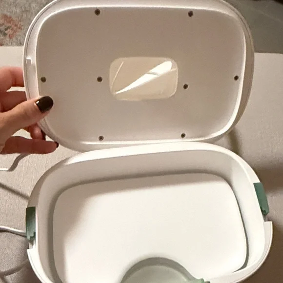 Momcozy White and Green Wipe Warmer - Picture 3 of 8